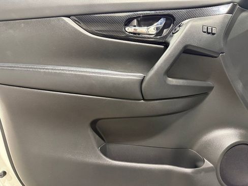 Used 2020 Nissan Rogue S image 20