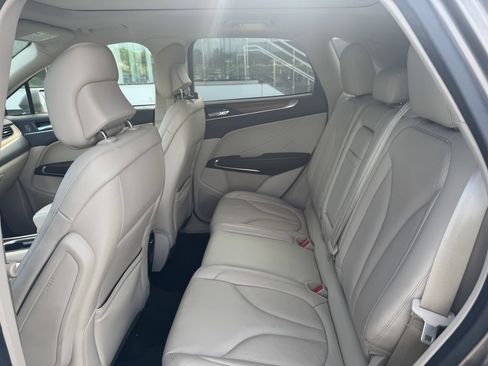 Used 2019 Lincoln MKC Select w/ Select Plus Package AWD/4WD image 6