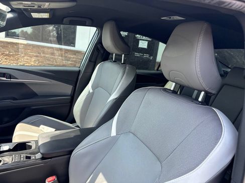 Used 2025 Toyota Camry SE FWD image 3