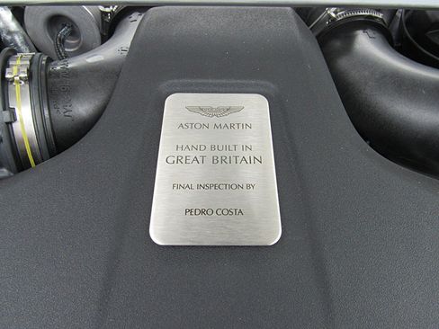 Used 2023 Aston Martin V8 Vantage Roadster RWD image 27