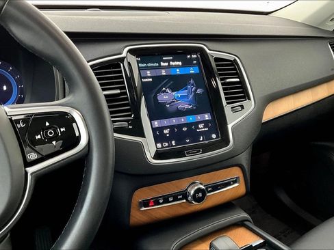 Used 2023 Volvo XC90 B6 Plus image 8