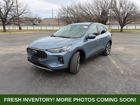 Used 2025 Ford Escape Platinum w/ Class II Trailer Tow Package image 3