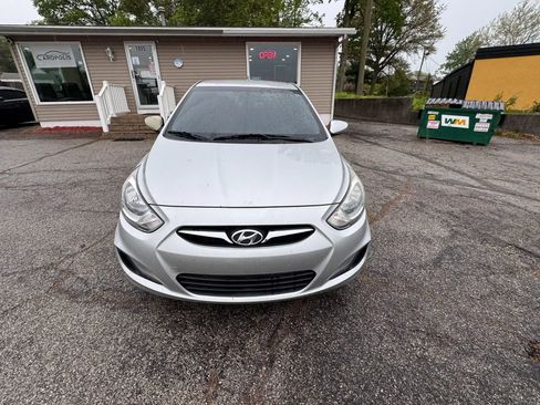 Used 2012 Hyundai Accent GLS FWD image 2