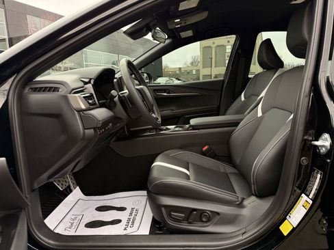 Used 2025 Toyota Camry SE image 39