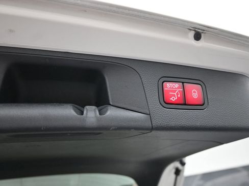 Used 2022 Mercedes-Benz GLC 300 4MATIC image 11