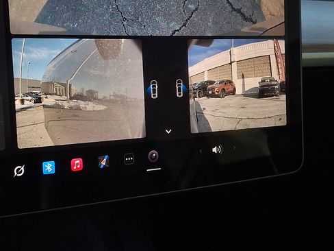 Used 2022 Tesla Model Y Long Range image 24