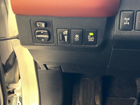 Used 2013 Toyota RAV4 Limited image 30