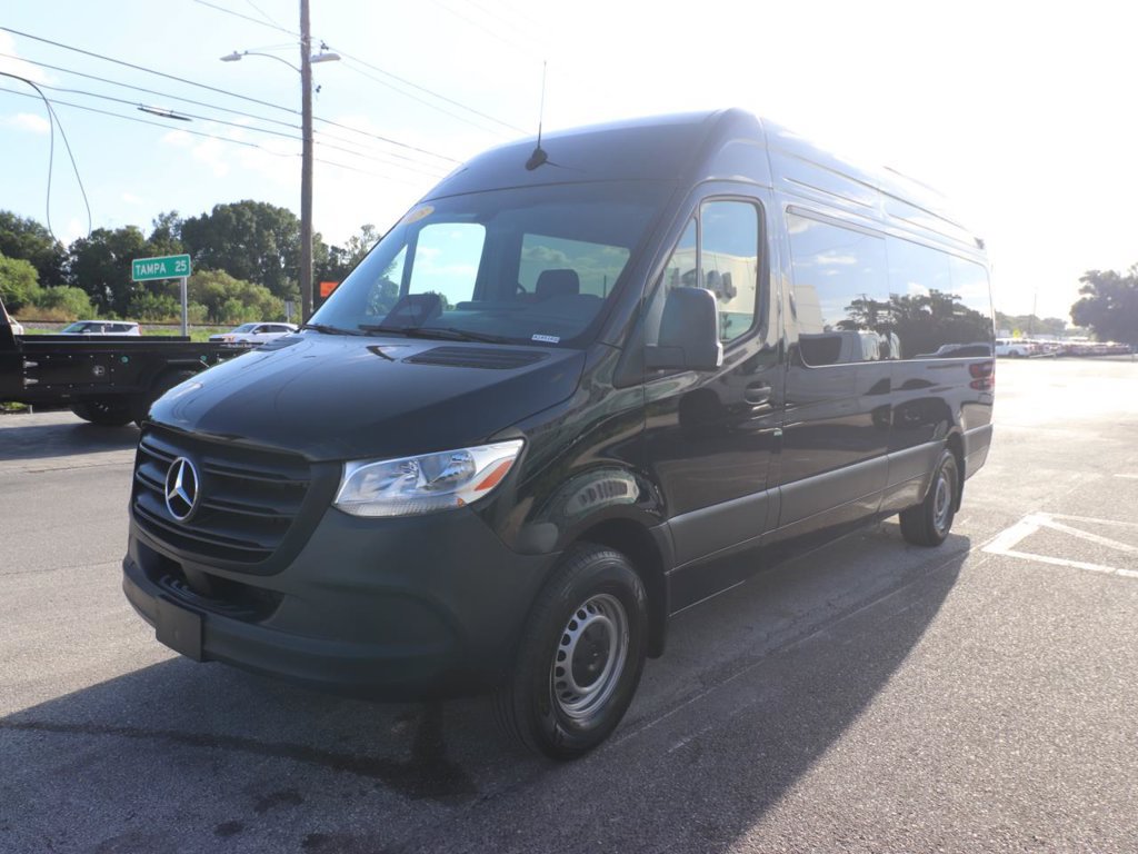 Used 2025 Mercedes-Benz Sprinter 2500 image 3