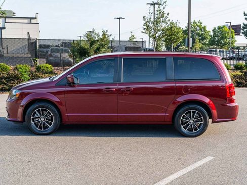 Used 2018 Dodge Grand Caravan SXT w/ Blacktop Package FWD image 4