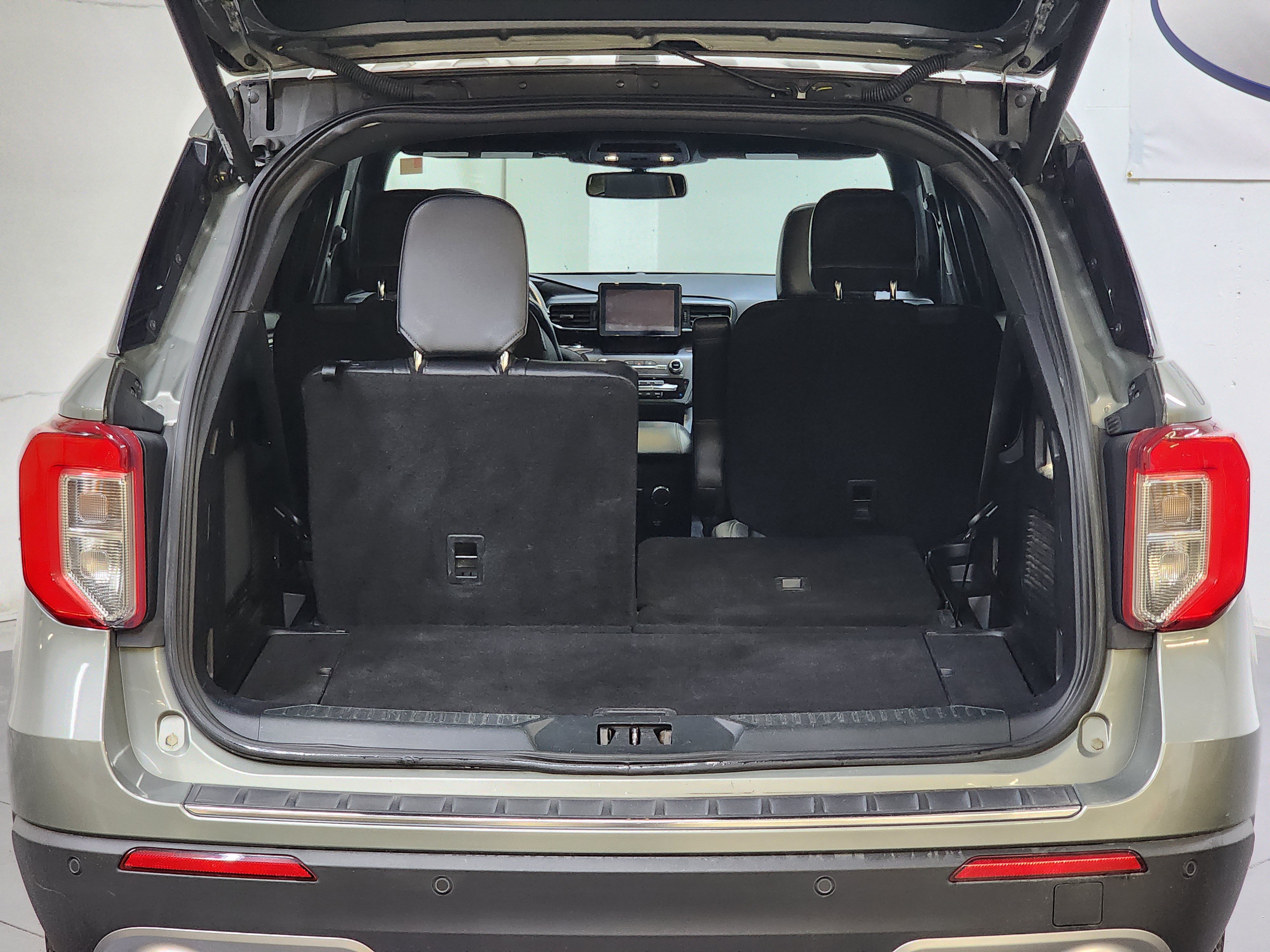 Used 2020 Ford Explorer Limited AWD/4WD image 9