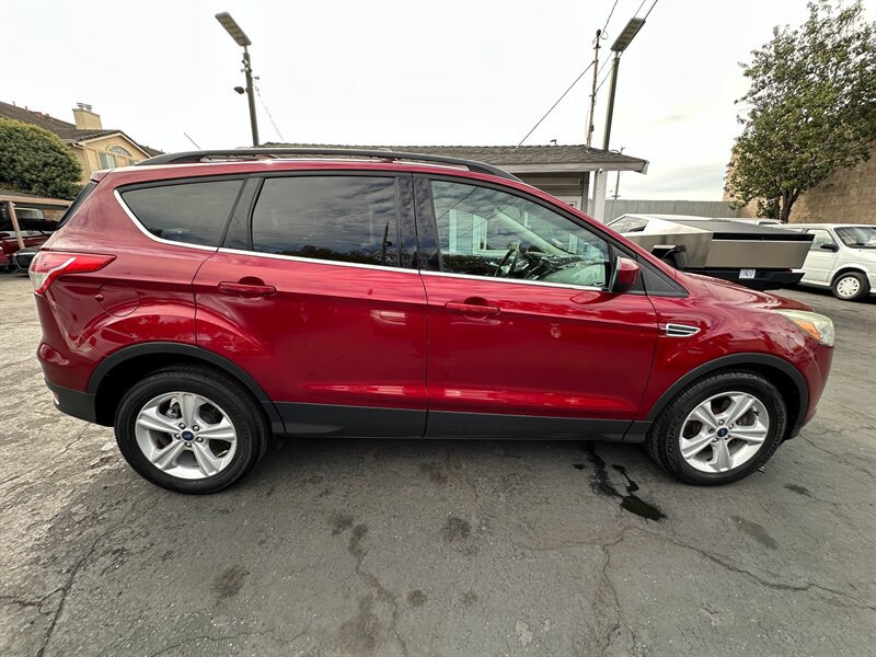 Used 2015 Ford Escape SE w/ Equipment Group 201A FWD image 4
