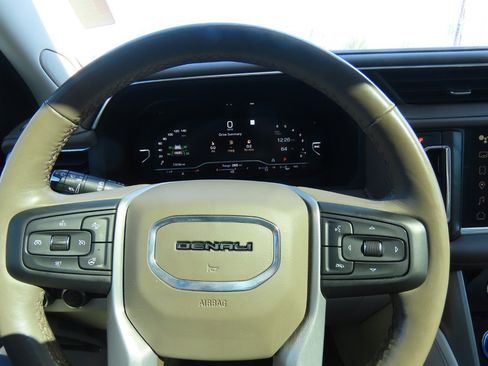 Used 2022 GMC Yukon XL Denali image 29