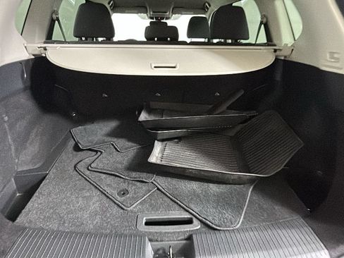 Used 2023 Nissan Rogue FWD image 33
