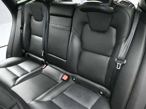Used 2019 Volvo XC60 T5 Momentum w/ Multimedia Package AWD/4WD image 15