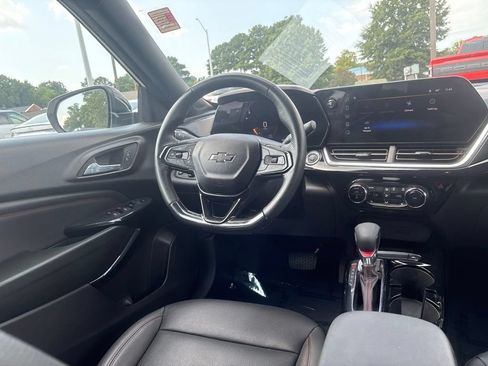 Used 2024 Chevrolet Trax RS FWD image 27