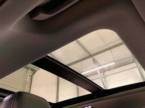 Certified 2022 Ford Explorer XLT w/ Equipment Group 202A image 21