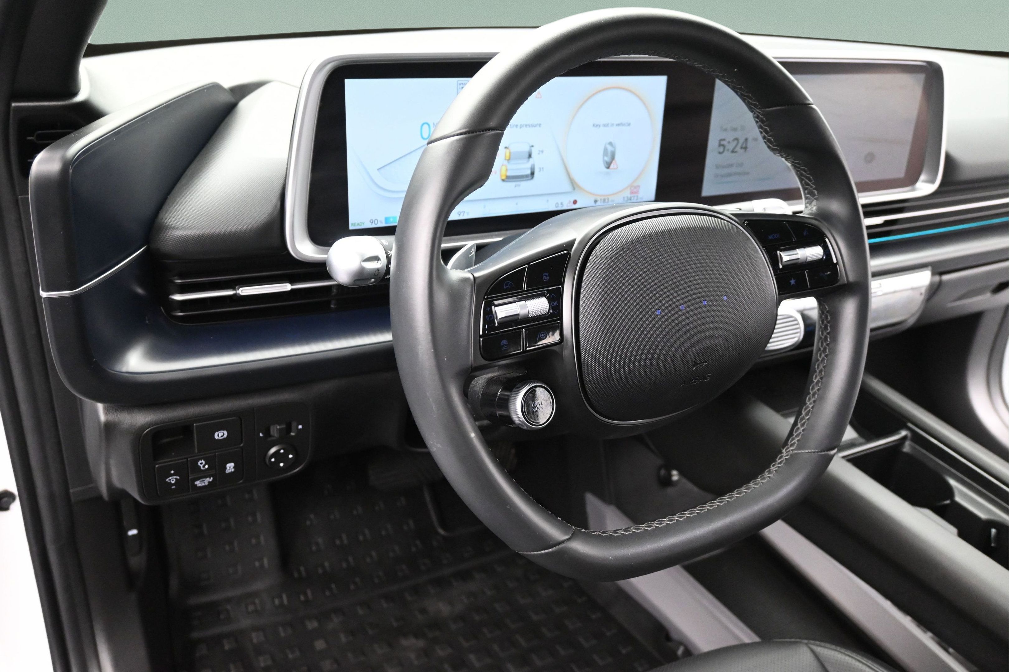 Used 2025 Hyundai Ioniq 6 SEL RWD image 13