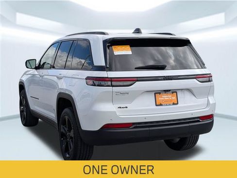 Certified 2023 Jeep Grand Cherokee Altitude AWD/4WD image 3