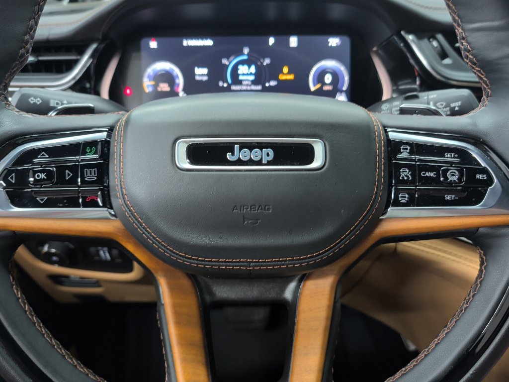 Used 2023 Jeep Grand Cherokee Summit AWD/4WD image 16