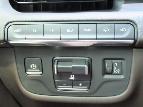 Certified 2024 Cadillac Escalade Sport w/ LPO, ONYX Package AWD/4WD image 25