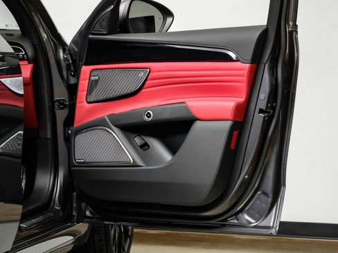 Used 2023 Maserati Grecale Modena image 47