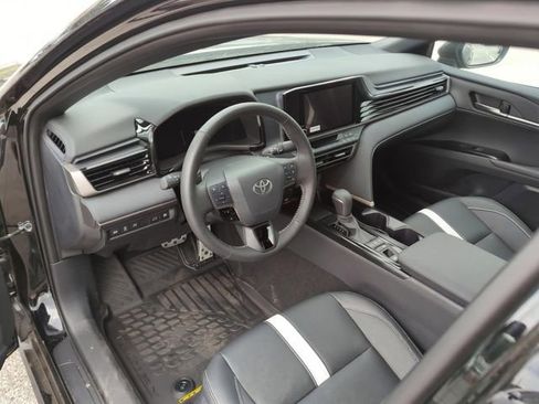 Used 2026 Toyota Camry Hybrid w/ Convenience Package FWD image 19