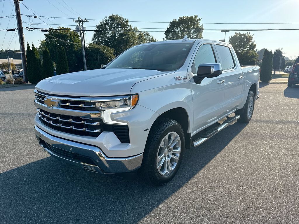 Used 2022 Chevrolet Silverado 1500 LTZ AWD/4WD image 3