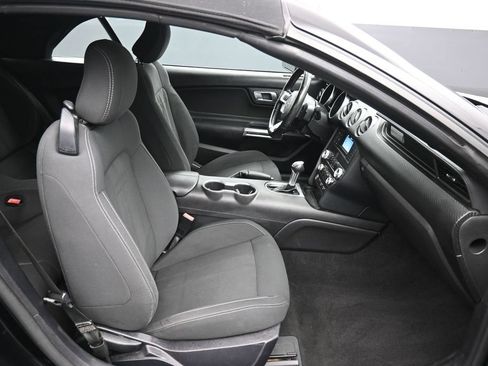 Used 2019 Ford Mustang Convertible RWD image 26
