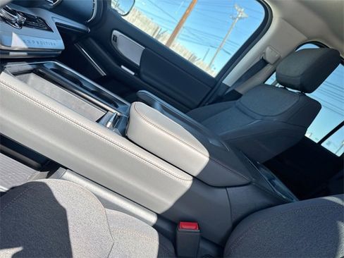 Certified 2025 Ford Expedition Active image 27