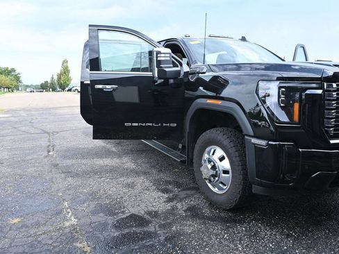 Used 2026 GMC Sierra 3500 Denali Ultimate AWD/4WD image 21