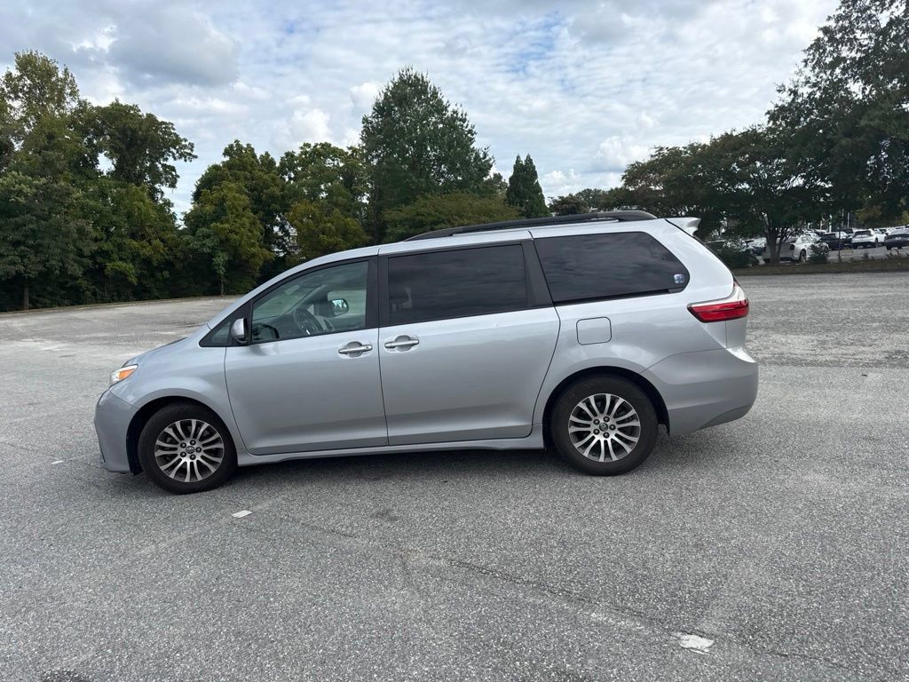 Used 2018 Toyota Sienna XLE Premium FWD image 15
