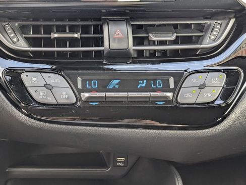 Used 2020 Toyota C-HR LE image 29