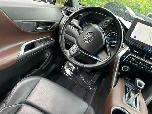 Used 2023 Toyota Venza XLE AWD/4WD image 21