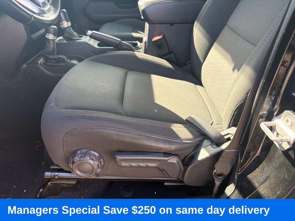 Used 2020 Jeep Wrangler Unlimited Sahara AWD/4WD image 7