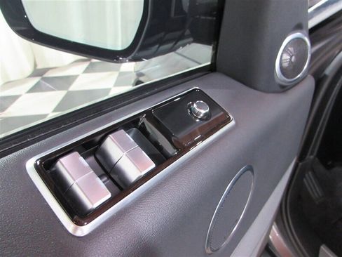 Used 2019 Land Rover Range Rover Sport HSE image 32