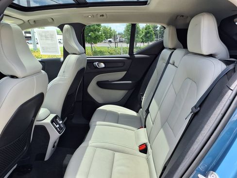 Certified 2023 Volvo XC40 B5 Ultimate w/ Protection Package Premier AWD/4WD image 17