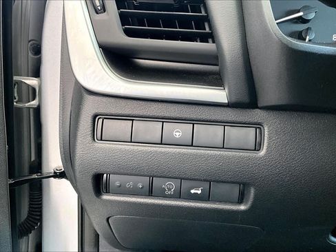 Used 2024 Nissan Rogue SV AWD/4WD image 32