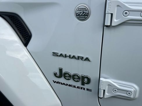Used 2023 Jeep Wrangler Unlimited Sahara AWD/4WD image 23