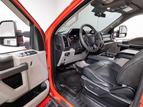 Used 2018 Ford F250 XLT w/ XLT Premium Package image 13