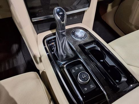 Used 2023 INFINITI QX80 Sensory w/ All-Season Package image 10