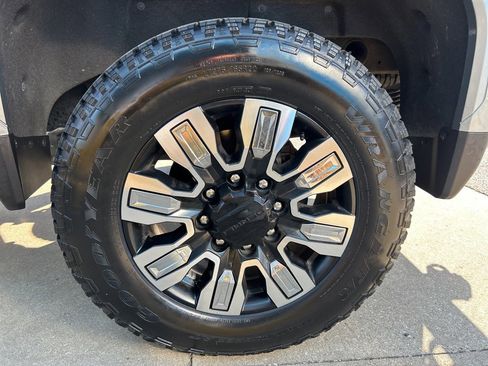 Used 2024 GMC Sierra 2500 Denali w/ Technology Package image 10