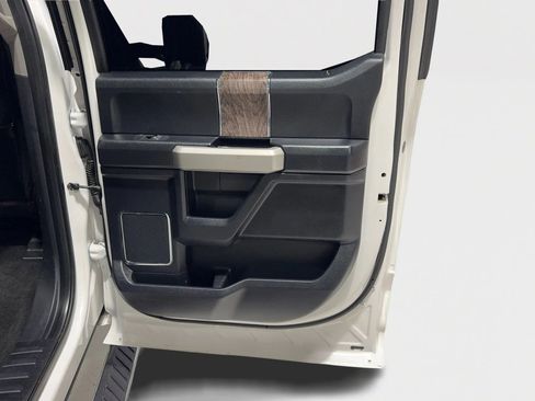 Used 2017 Ford F250 Lariat w/ Lariat Value Package image 32