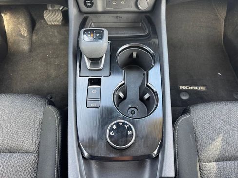 Used 2025 Nissan Rogue SV image 18