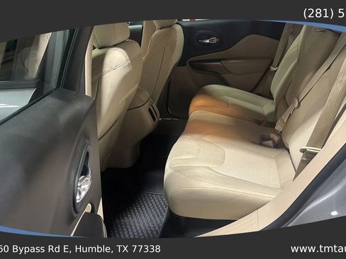 Used 2020 Jeep Cherokee Latitude w/ Cold Weather Group FWD image 15