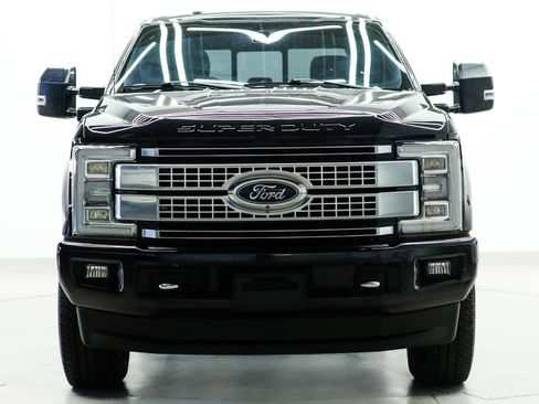Used 2018 Ford F250 Platinum w/ Platinum Ultimate Package image 2