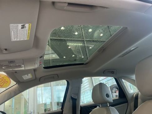 Used 2023 Volkswagen Jetta SE w/ Panoramic Sunroof Package FWD image 11