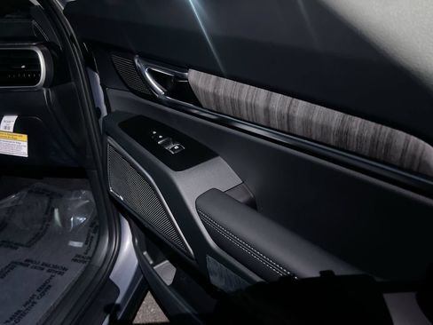 Used 2023 Kia Telluride EX w/ EX Captain's Chair Package FWD image 30