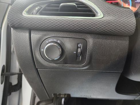 Used 2017 Chevrolet Cruze LT image 13