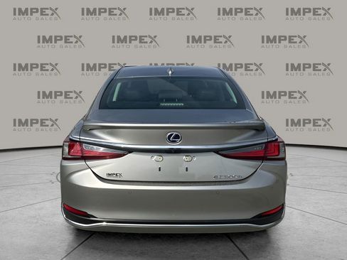 Used 2021 Lexus ES 300h w/ Premium Package image 4