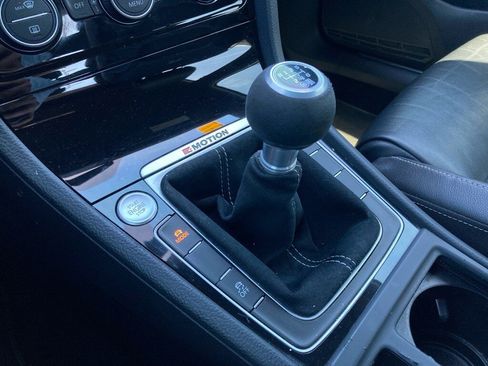 Used 2016 Volkswagen Golf R 4-Door image 24